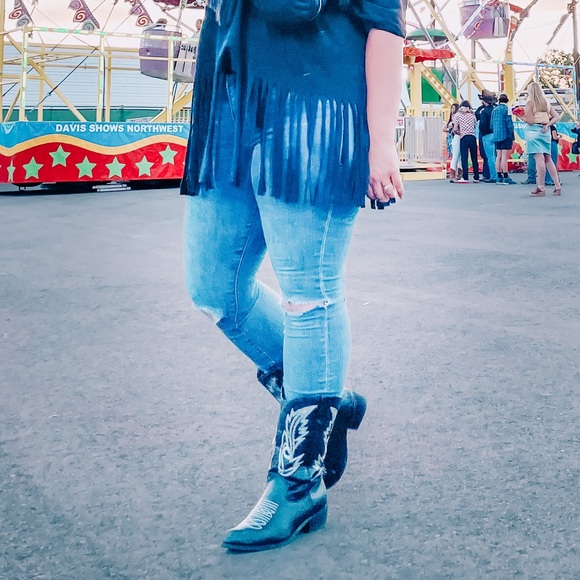 Good American Good Legs Skinny Jeans - Picture 2 of 4